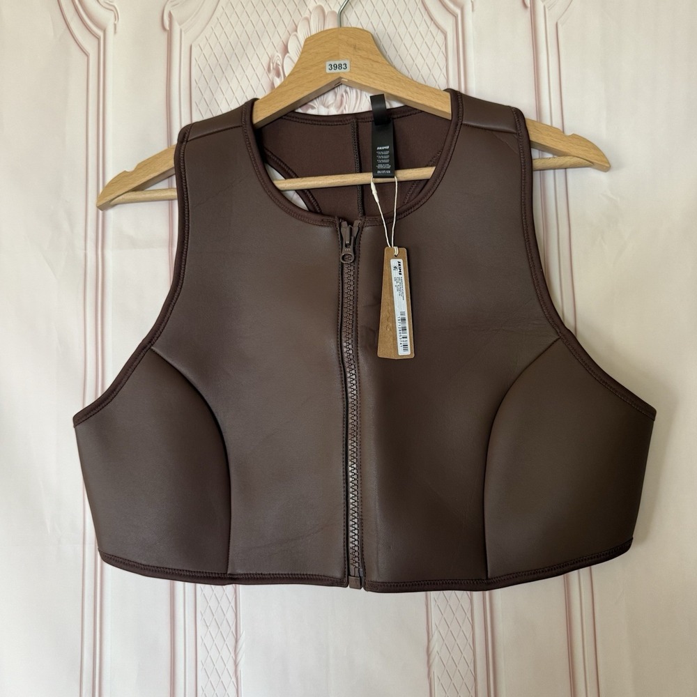 NWT SKIMS Rubberized Scuba SWIM Scoop Neck ZIPPER BIKINI TOP COCOA Sz 2X Fits L